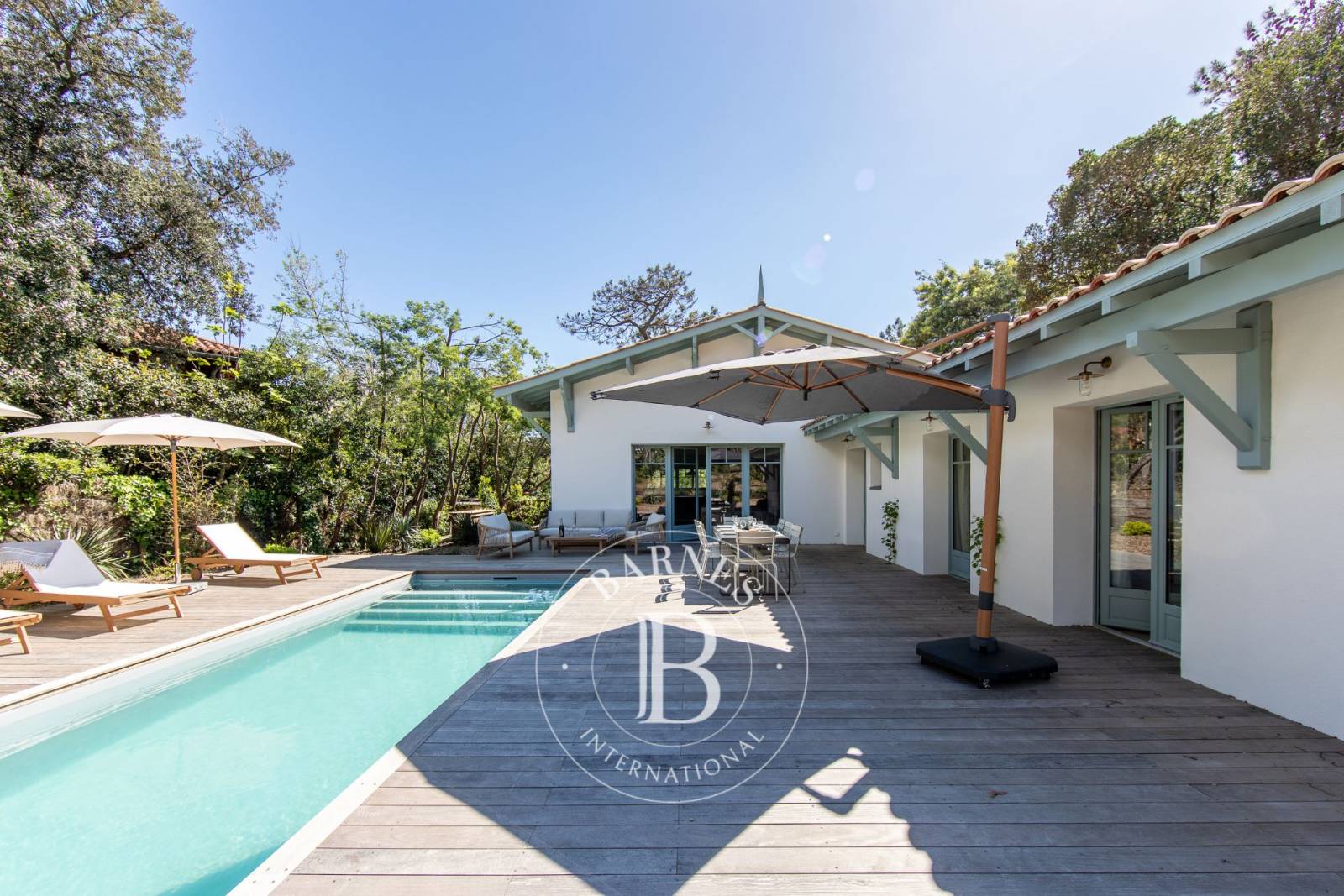 SOMPTUEUSE VILLA « LES HÉRONS » EN PLEIN CENTRE DU CAP FERRET, AVEC PISCINE - POUR 10 PERSONNES