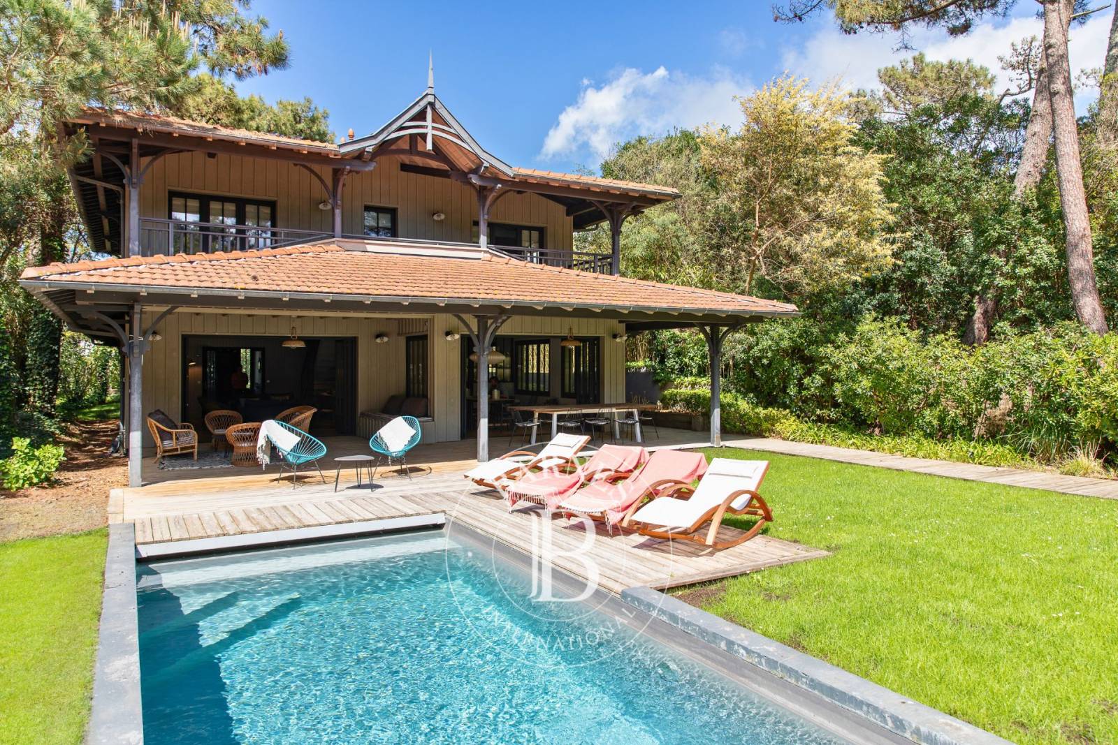 VILLA « LES MOUETTES » COMPOSÉE DE DEUX VILLAS AVEC PISCINE, EN PLEIN CENTRE DU CAP FERRET - CAPACITÉ 12 PERSONNES