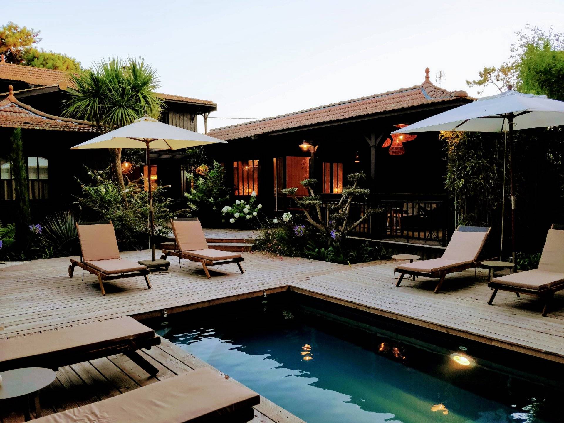 VILLA A LOUER SUR LE BASSIN D'ARCACHON AVEC 5 CHAMBRES AVEC PISCINE