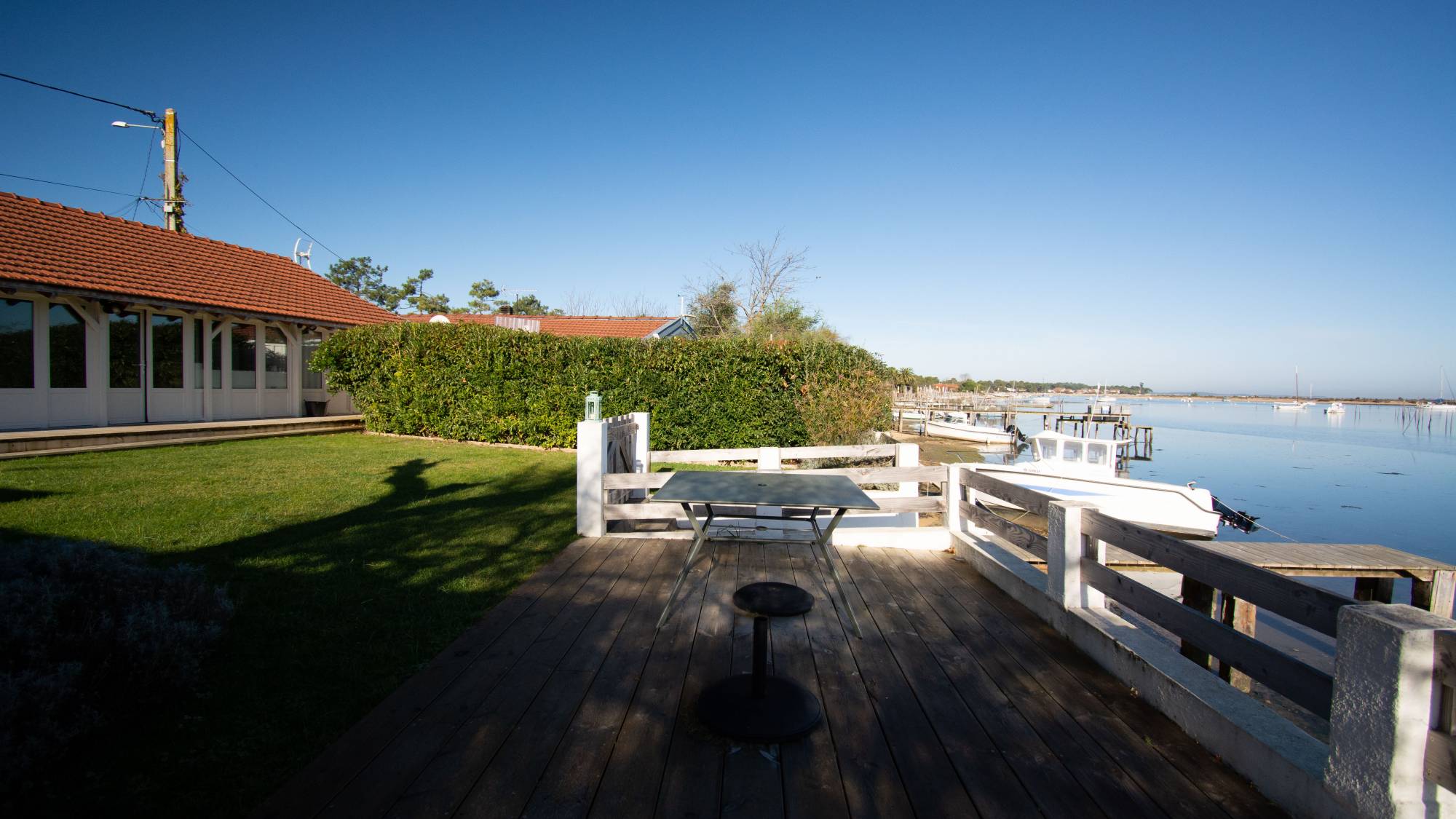 LOCATION CAP FERRET, VILLA MIMBEAU, PREMIERE LIGNE DU BASSIN AVEC PONTON PRIVATIF