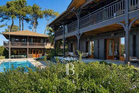 VILLA « CAPACABANA » AVEC PISCINE CHAUFFÉE ET JACUZZI SITUÉE DANS LES DUNES DE PIQUEY, SUR LA PRESQU’ÎLE DU CAP FERRET – CAPACITÉ 18 COUCHAGES