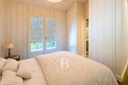 VILLA « LES SABLONS » AVEC PISCINE EN PLEIN CENTRE DU CAP FERRET, À PROXIMITÉ IMMÉDIATE DU MARCHÉ – CAPACITÉ 8 PERSONNES