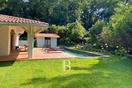 VILLA « ROMALINE » AVEC PISCINE AU SEL CHAUFFÉE, À 3 MINUTES À PIED DE LA PLAGE PEREIRE À ARCACHON – CAPACITÉ 8 PERSONNES