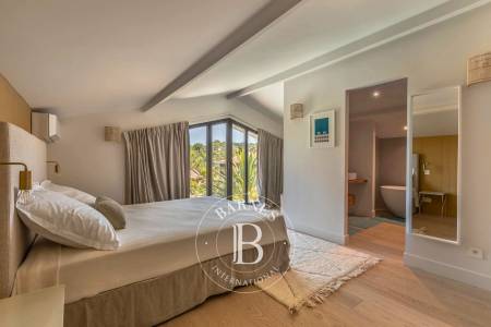 « VILLA L’ESTEY » AVEC PISCINE CHAUFFÉE, SITUÉE EN PLEIN CENTRE DU CAP FERRET - CAPACITÉ 10 PERSONNES