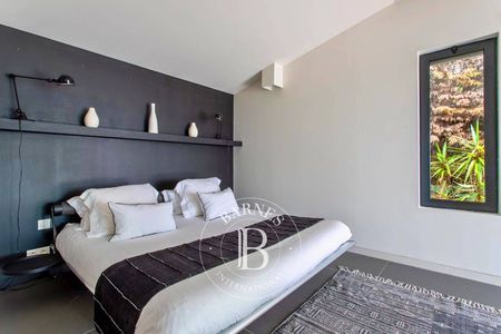 Six suites avec salles d’eau privatives et climatisation, villa à louer
