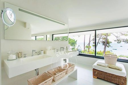 Cuisine équipée et salle à manger conviviale, villa de luxe au Cap Ferret