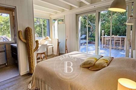 SPLENDIDE « VILLA TCHANQUÉE » AVEC PISCINE ET APERÇU BASSIN, EN PLEIN CENTRE DU CAP FERRET - CAPACITÉ 12 PERSONNES