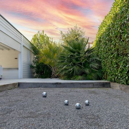 villa tout équipée à louer avec piscine pour huit personnes