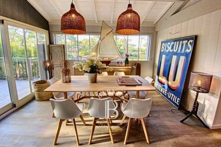 SPLENDIDE « VILLA TCHANQUÉE » AVEC PISCINE ET APERÇU BASSIN, EN PLEIN CENTRE DU CAP FERRET - CAPACITÉ 12 PERSONNES