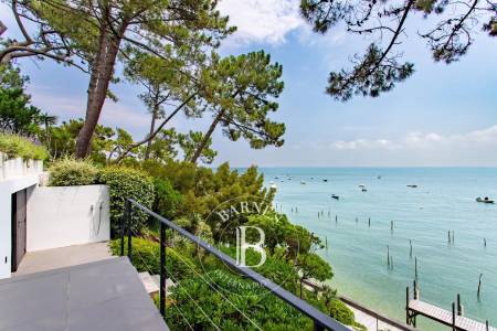 EXCEPTIONNELLE VILLA « SEIDON » EN PREMIÈRE LIGNE, AVEC VUE PANORAMIQUE BASSIN, DANS LE VILLAGE DE LA VIGNE (PRESQU’ÎLE DU CAP FERRET) - CAPACITÉ 12 PERSONNES