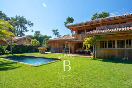 VILLA « DATCHA » AVEC DÉPENDANCE ET PISCINE, DANS LE QUARTIER DU PHARE AU CAP FERRET - CAPACITÉ 12 PERSONNES