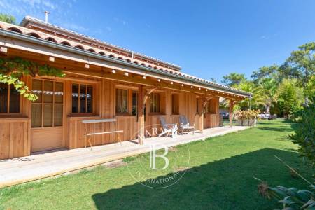 VILLA « DATCHA » AVEC DÉPENDANCE ET PISCINE, DANS LE QUARTIER DU PHARE AU CAP FERRET - CAPACITÉ 12 PERSONNES
