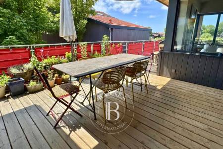 VILLA CONTEMPORAINE « OSTRA » EN PREMIÈRE LIGNE ET AVEC VUE SUR LE PORT DE LA TESTE-DE-BUCH – CAPACITÉ 6 PERSONNES