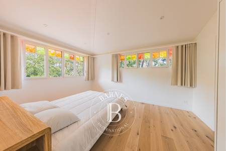 salon avec cheminée dans maison de vacances Arcachon
