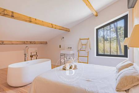 Salon lumineux avec véranda, Barnes Bassin d’Arcachon immobilier de prestige