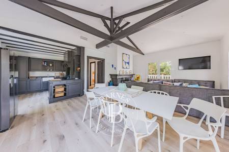 espace de vie lumineux dans villa de prestige Arcachon