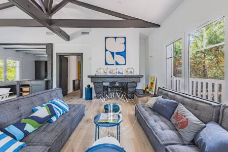 intérieur chaleureux d’une villa de luxe à Arcachon
