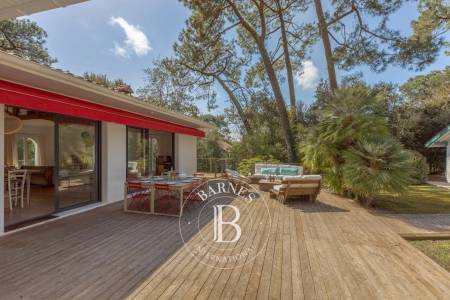 cuisine ouverte aménagée villa de prestige Barnes Bassin d’Arcachon