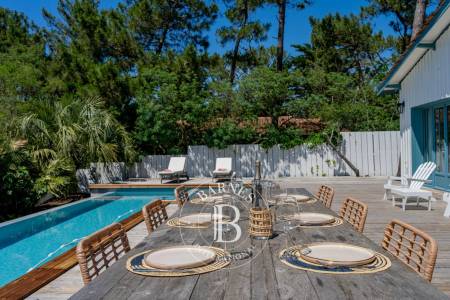 VILLA « LES COLVERTS » AVEC PISCINE À DÉBORDEMENT ET JACUZZI, À LA POINTE DU CAP FERRET - CAPACITÉ 10 PERSONNES