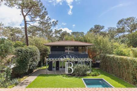 VILLA « LES MOUETTES » COMPOSÉE DE DEUX VILLAS AVEC PISCINE, EN PLEIN CENTRE DU CAP FERRET - CAPACITÉ 12 PERSONNES