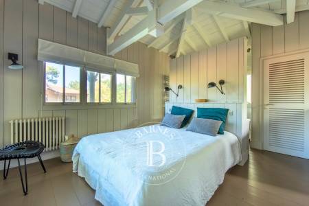 VILLA « LES MOUETTES » COMPOSÉE DE DEUX VILLAS AVEC PISCINE, EN PLEIN CENTRE DU CAP FERRET - CAPACITÉ 12 PERSONNES