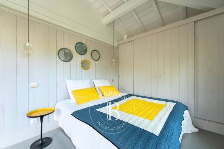 VILLA « LES MOUETTES » COMPOSÉE DE DEUX VILLAS AVEC PISCINE, EN PLEIN CENTRE DU CAP FERRET - CAPACITÉ 12 PERSONNES