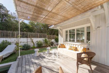 MAGNIFIQUE VILLA « OPALE » DANS LE VILLAGE DE L’HERBE, AVEC PISCINE, POUR 8 PERSONNES