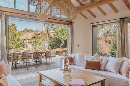 « VILLA DU MARCHÉ » NEUVE AVEC PISCINE CHAUFFÉE, EN PLEIN CENTRE DU CAP FERRET – CAPACITÉ 12 PERSONNES