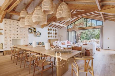 « VILLA DU MARCHÉ » NEUVE AVEC PISCINE CHAUFFÉE, EN PLEIN CENTRE DU CAP FERRET – CAPACITÉ 12 PERSONNES