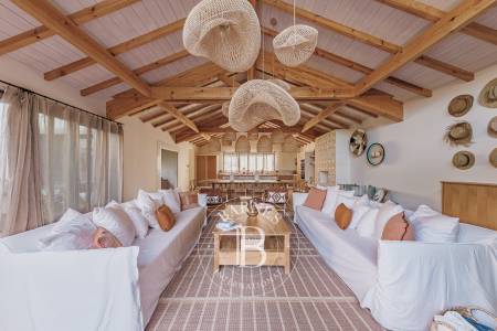 « VILLA DU MARCHÉ » NEUVE AVEC PISCINE CHAUFFÉE, EN PLEIN CENTRE DU CAP FERRET – CAPACITÉ 12 PERSONNES