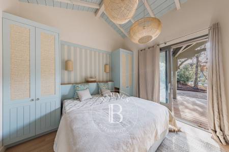 « VILLA DU MARCHÉ » NEUVE AVEC PISCINE CHAUFFÉE, EN PLEIN CENTRE DU CAP FERRET – CAPACITÉ 12 PERSONNES