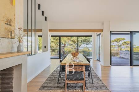 cuisine semi-ouverte équipée avec livres de recettes villa Pyla-sur-Mer agence immobilière