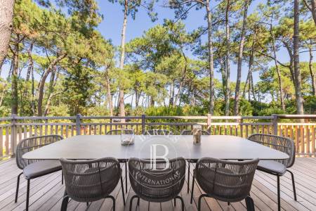 VILLA « AMERICAN DREAM » AVEC VUE BASSIN ET PISCINE CHAUFFÉE AU CAP FERRET – CAPACITÉ D’ACCUEIL 8 PERSONNES
