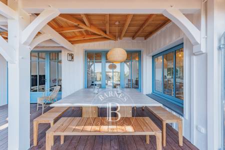 « VILLA DU PORT » EN PREMIÈRE LIGNE AVEC PISCINE CHAUFFÉE ET VUE SUR LE PORT DE PIRAILLAN – PRESQU’ÎLE DU CAP FERRET – CAPACITÉ 12 PERSONNES