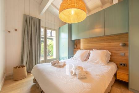 SOMPTUEUSE VILLA « LES HÉRONS » EN PLEIN CENTRE DU CAP FERRET, AVEC PISCINE - POUR 10 PERSONNES