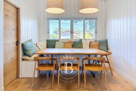 VILLA « CAP MOANA » AVEC PISCINE, AU CENTRE DU CAP FERRET – CAPACITÉ 11 PERSONNES