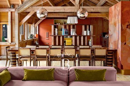 séjour familial avec cinéma extérieur et amphithéâtre privé