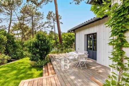 VILLA « MORAVA » AVEC PISCINE CHAUFFÉE, AU CALME, PROCHE DU BASSIN AU CAP FERRET – CAPACITÉ 10 PERSONNES
