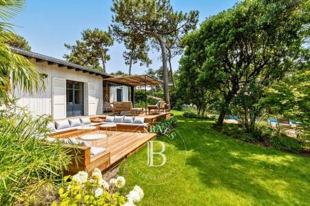 VILLA « MORAVA » AVEC PISCINE CHAUFFÉE, AU CALME, PROCHE DU BASSIN AU CAP FERRET – CAPACITÉ 10 PERSONNES
