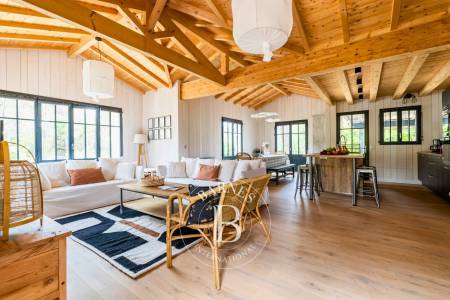 VILLA « MORAVA » AVEC PISCINE CHAUFFÉE, AU CALME, PROCHE DU BASSIN AU CAP FERRET – CAPACITÉ 10 PERSONNES