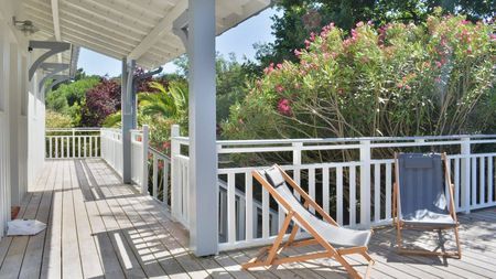 A LOUER VILLE 6 CHAMBRES AVEC PISCINE