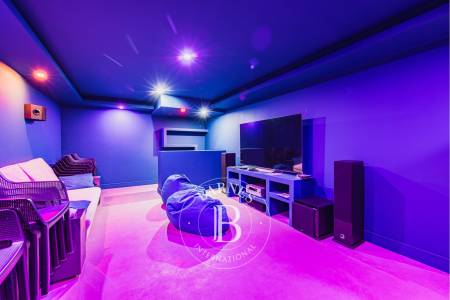 salle TV et espace bureau maison Pyla