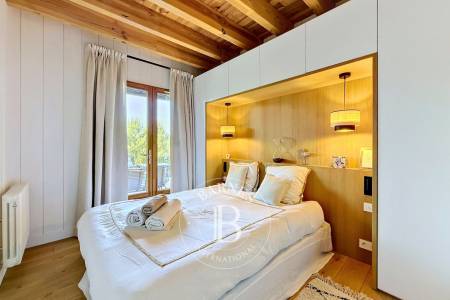 VILLA « CAPACABANA » AVEC PISCINE CHAUFFÉE ET JACUZZI SITUÉE DANS LES DUNES DE PIQUEY, SUR LA PRESQU’ÎLE DU CAP FERRET – CAPACITÉ 18 COUCHAGES