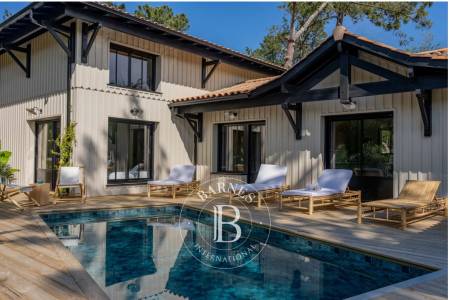 VILLA « BELLEROSE » EN PLEIN CENTRE DU CAP FERRET AVEC PISCINE – CAPACITÉ 12 PERSONNES