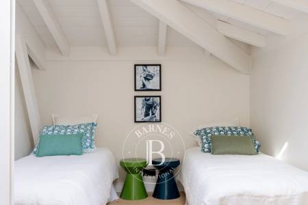 VILLA « BELLEROSE » EN PLEIN CENTRE DU CAP FERRET AVEC PISCINE – CAPACITÉ 12 PERSONNES