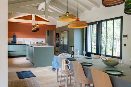 VILLA « BELLEROSE » EN PLEIN CENTRE DU CAP FERRET AVEC PISCINE – CAPACITÉ 12 PERSONNES