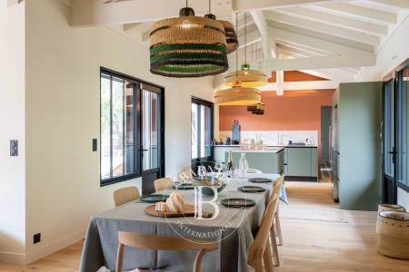 VILLA « BELLEROSE » EN PLEIN CENTRE DU CAP FERRET AVEC PISCINE – CAPACITÉ 12 PERSONNES