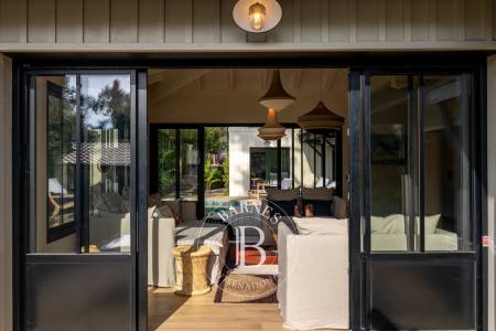 VILLA « BELLEROSE » EN PLEIN CENTRE DU CAP FERRET AVEC PISCINE – CAPACITÉ 12 PERSONNES