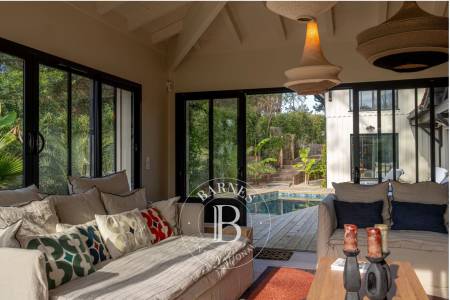 VILLA « BELLEROSE » EN PLEIN CENTRE DU CAP FERRET AVEC PISCINE – CAPACITÉ 12 PERSONNES