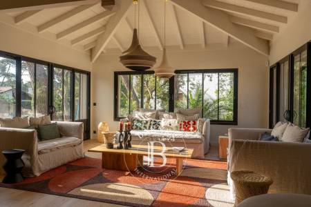 VILLA « BELLEROSE » EN PLEIN CENTRE DU CAP FERRET AVEC PISCINE – CAPACITÉ 12 PERSONNES